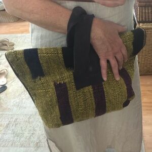 Vallnez Mozell handcrafted clutch-NWOT